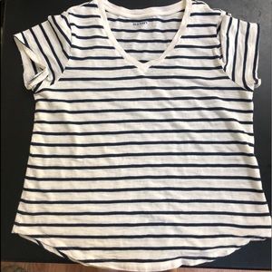 NWOT Old Navy Everywear V-neck T-shirt Size Medium
